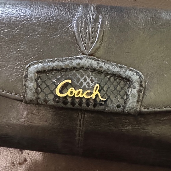 Vintage Coach Black Leather Wallet with Gold Accent - Picture 2 of 3